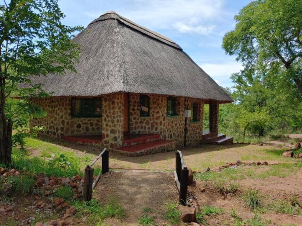 Charming Bush Chalet 5 On This World Renowned Eco Site 40 Minutes From Vic Falls Fully Catered Stay - 1985 Victoria Falls Exterior photo